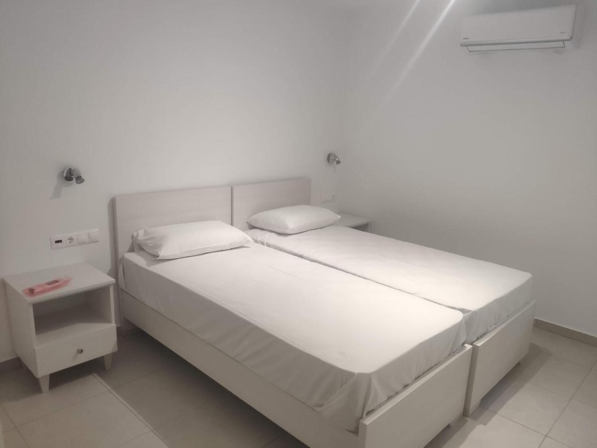 Alexia Rooms Palaiochora Exterior foto