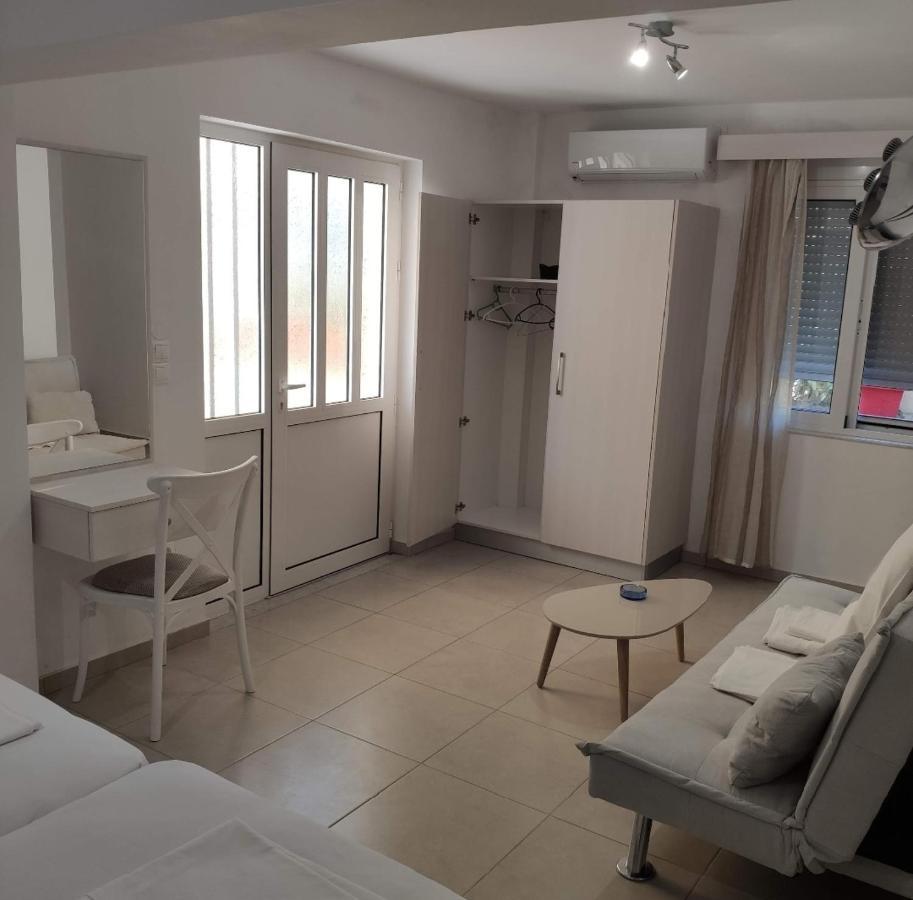 Alexia Rooms Palaiochora Exterior foto