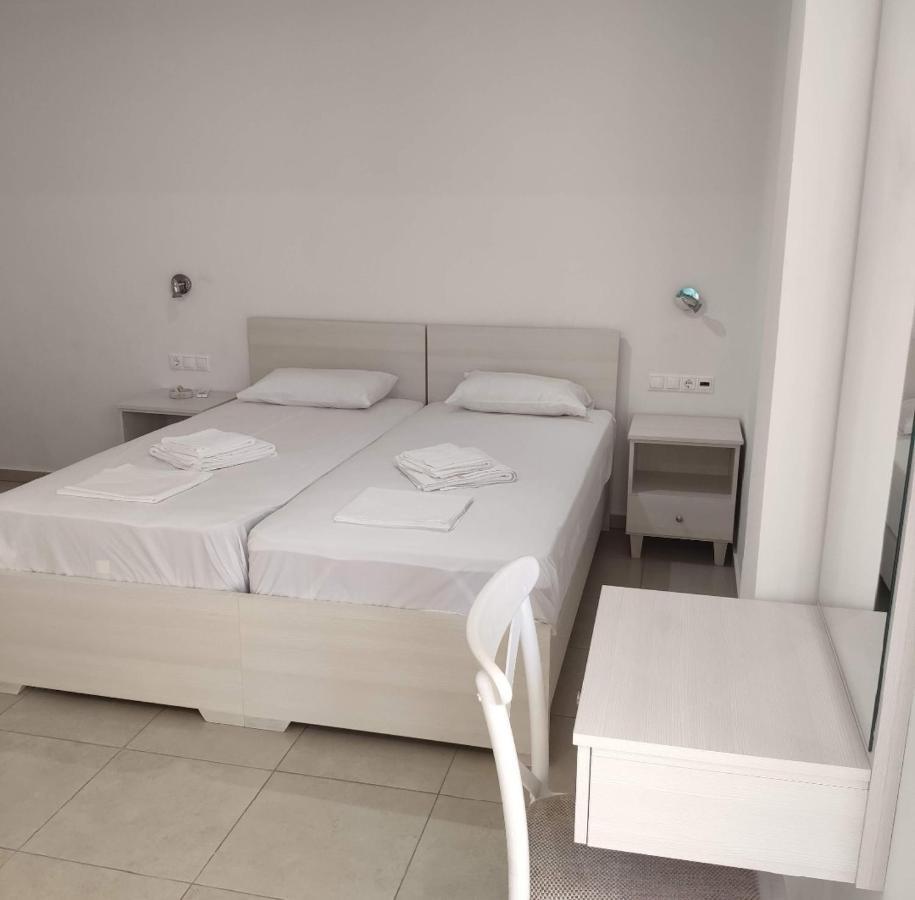 Alexia Rooms Palaiochora Exterior foto