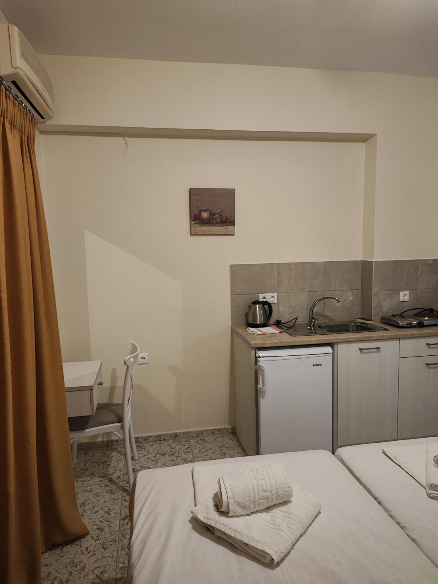 Alexia Rooms Palaiochora Exterior foto