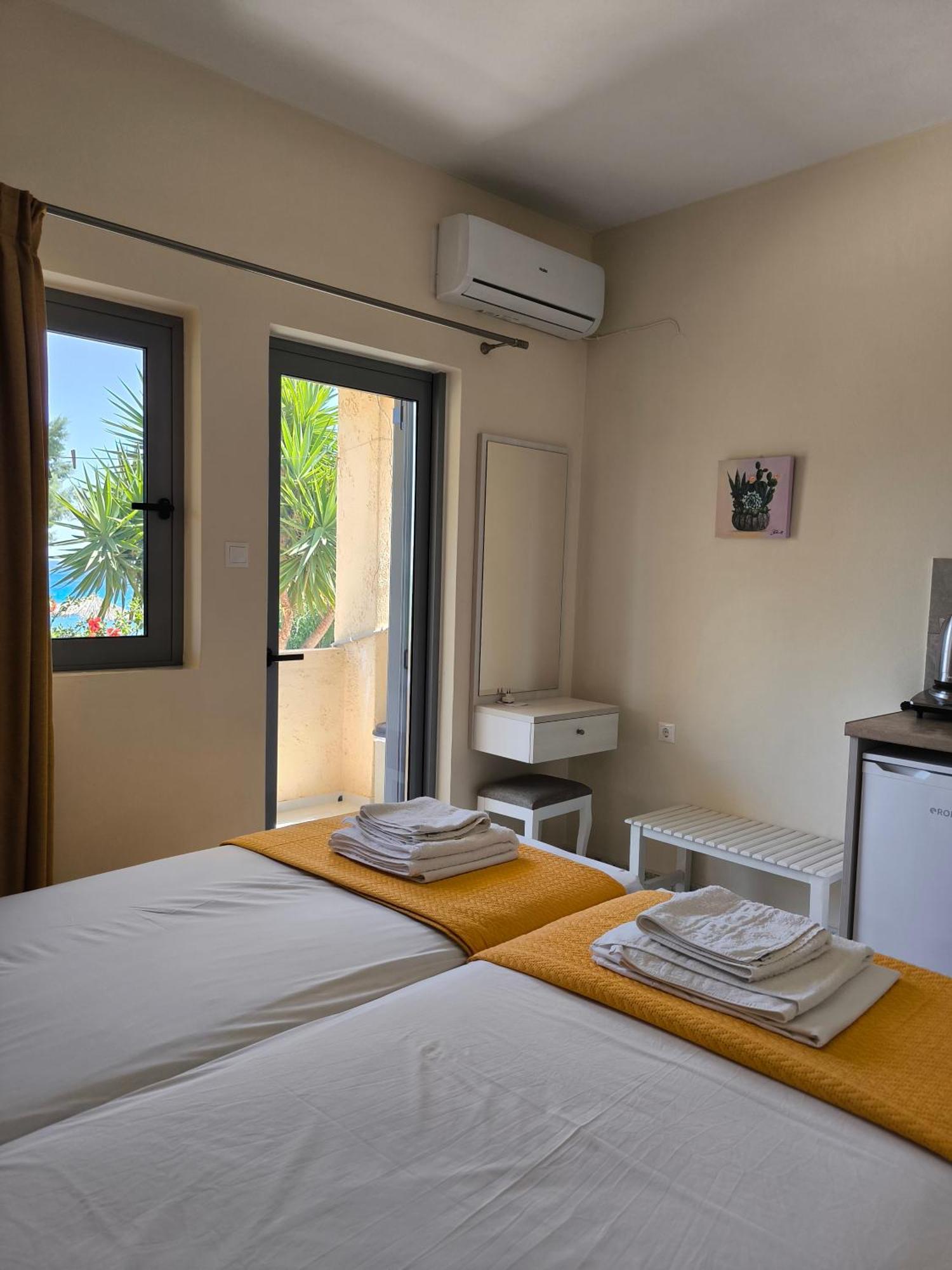 Alexia Rooms Palaiochora Cameră foto
