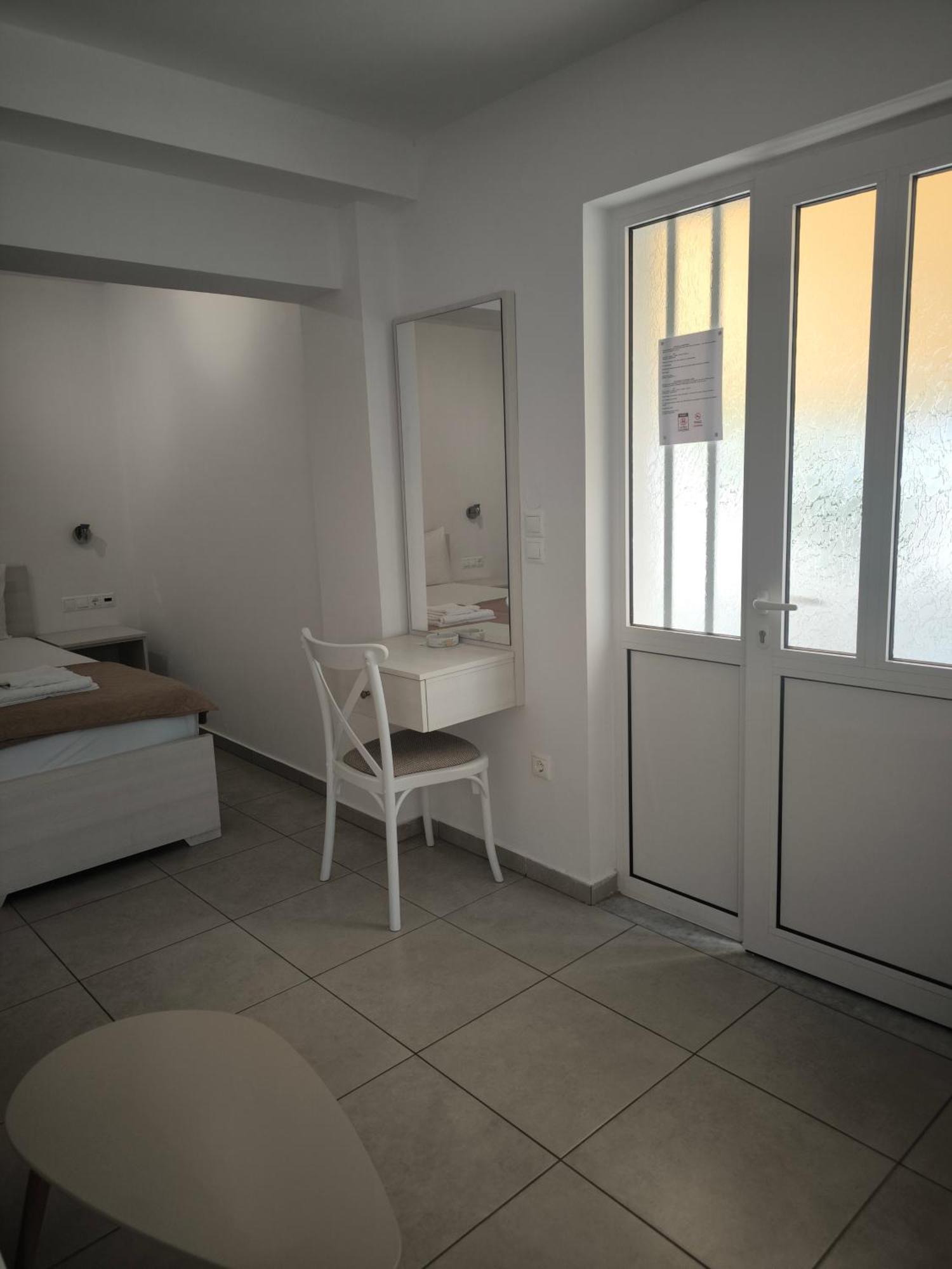 Alexia Rooms Palaiochora Exterior foto