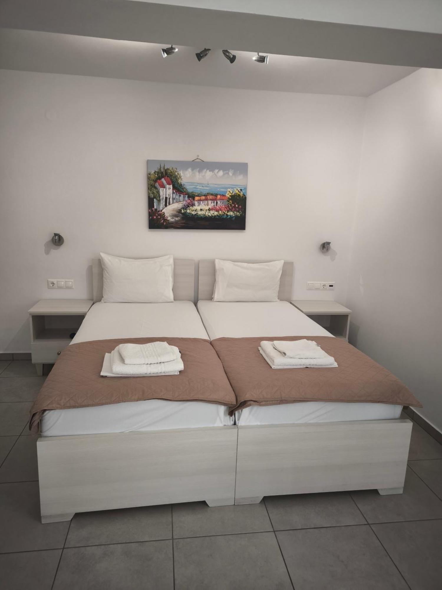 Alexia Rooms Palaiochora Exterior foto