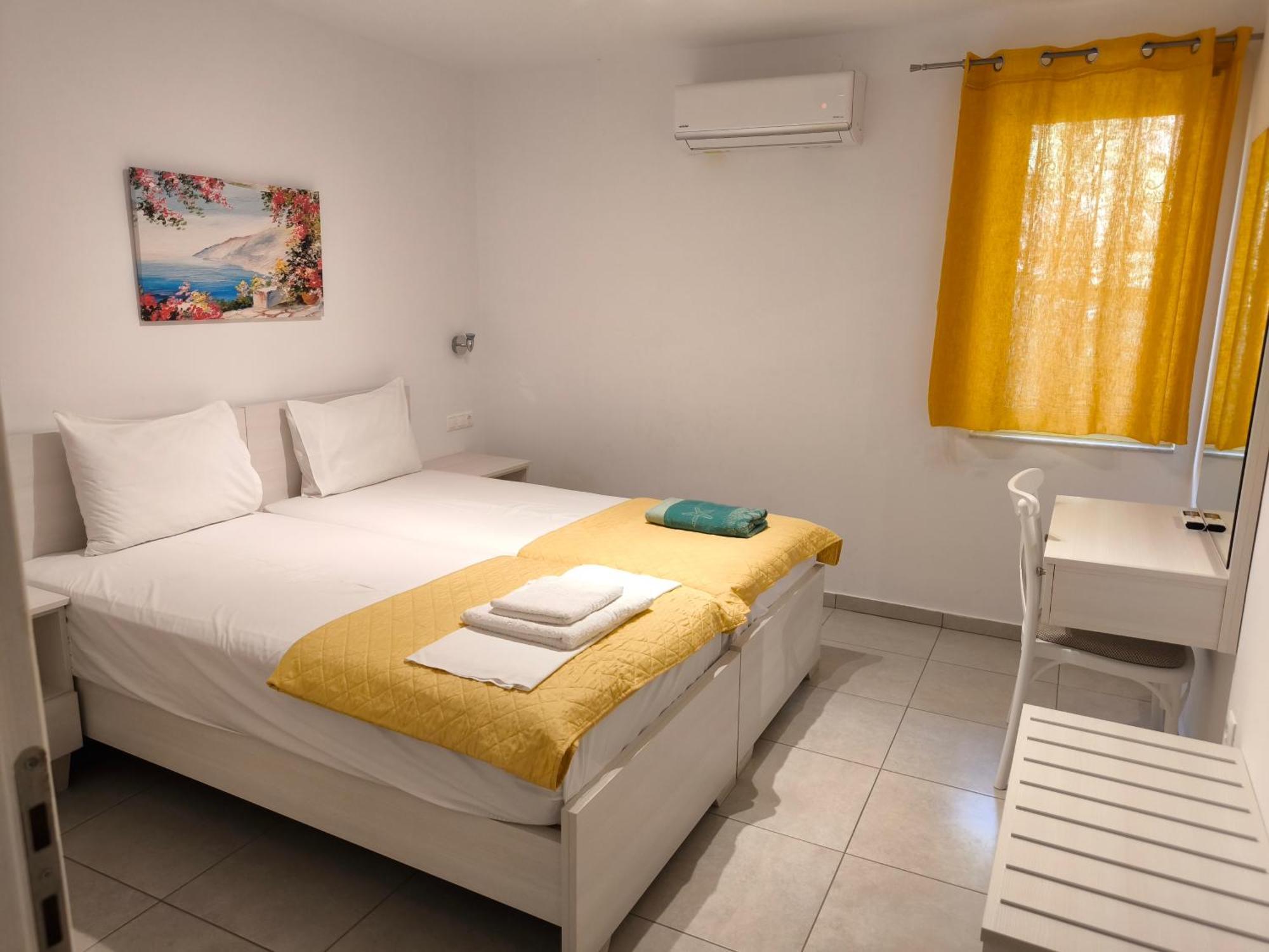 Alexia Rooms Palaiochora Exterior foto