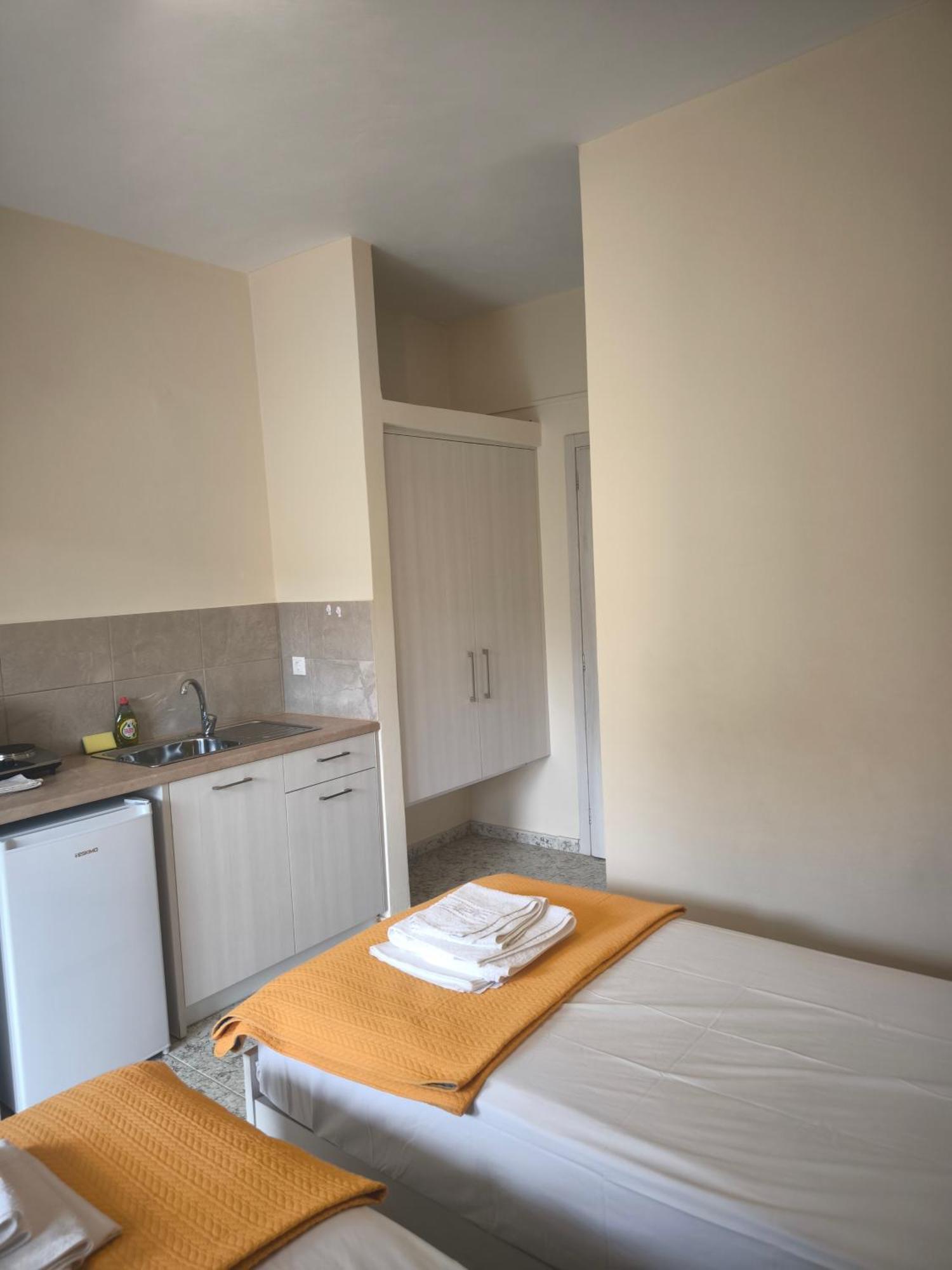 Alexia Rooms Palaiochora Exterior foto