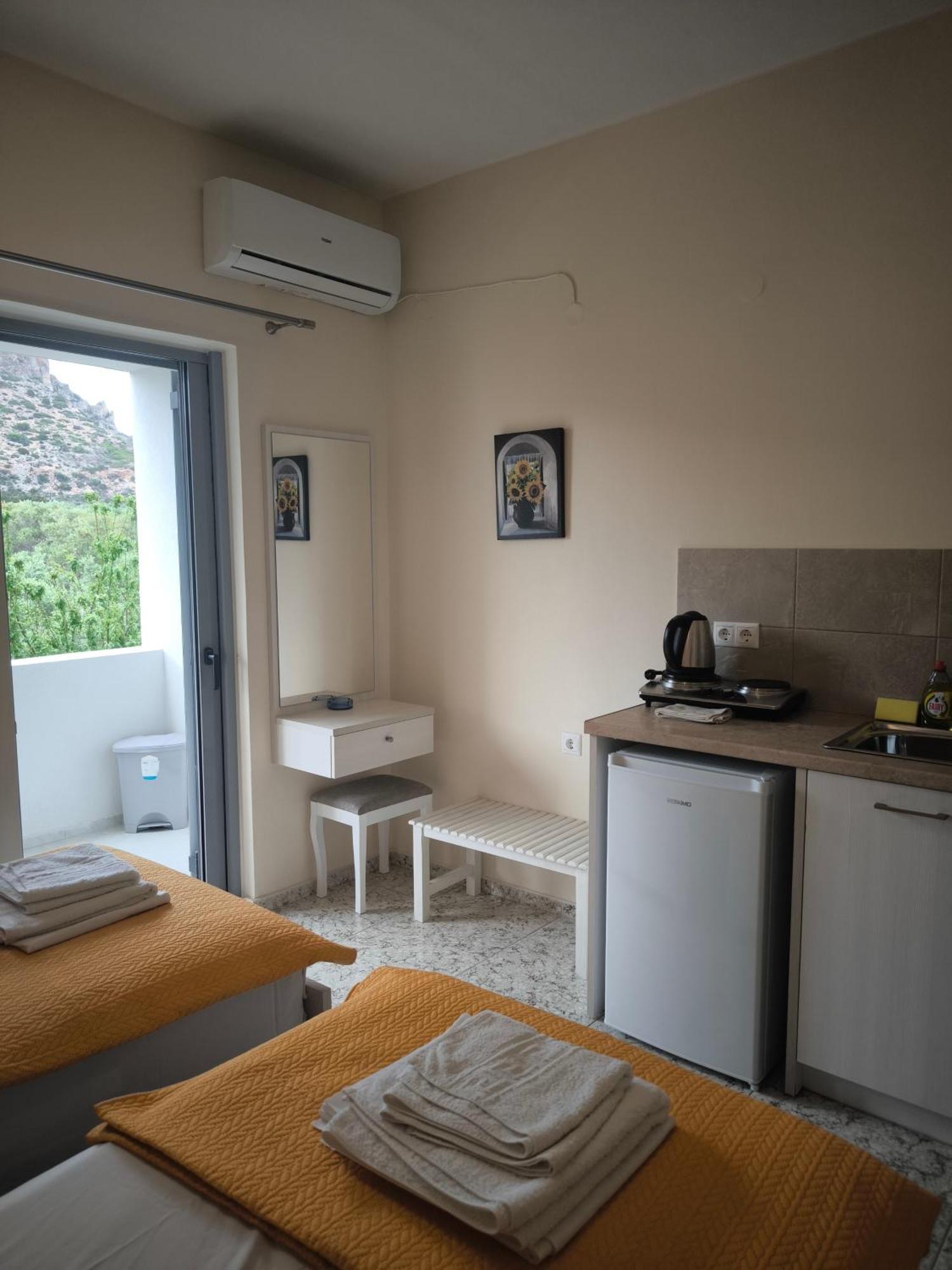Alexia Rooms Palaiochora Exterior foto