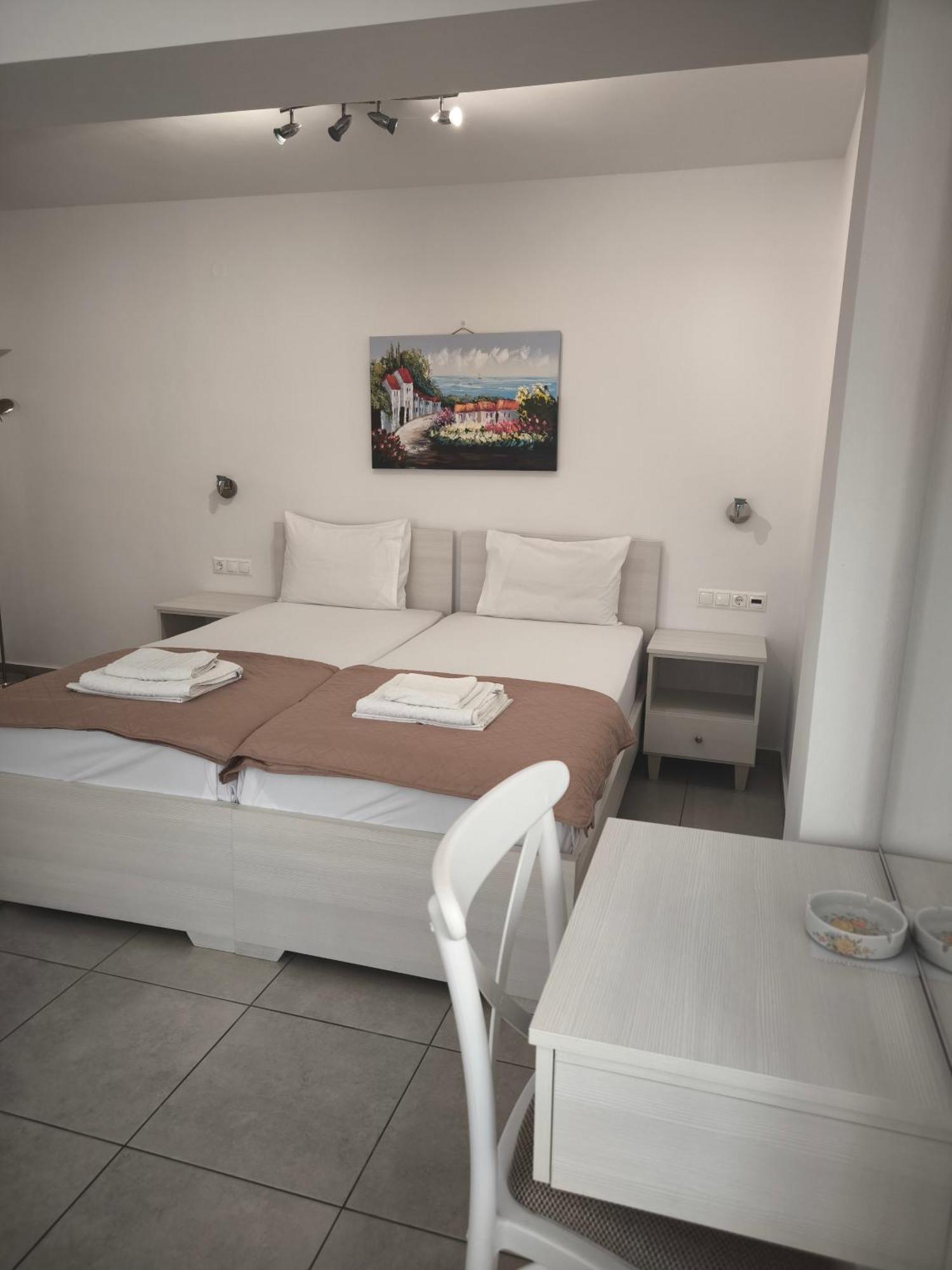 Alexia Rooms Palaiochora Exterior foto