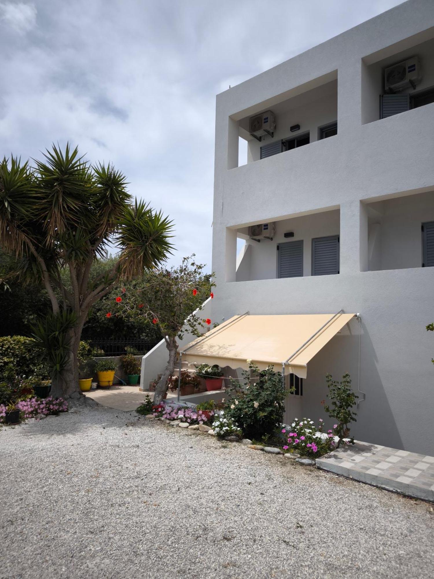 Alexia Rooms Palaiochora Exterior foto